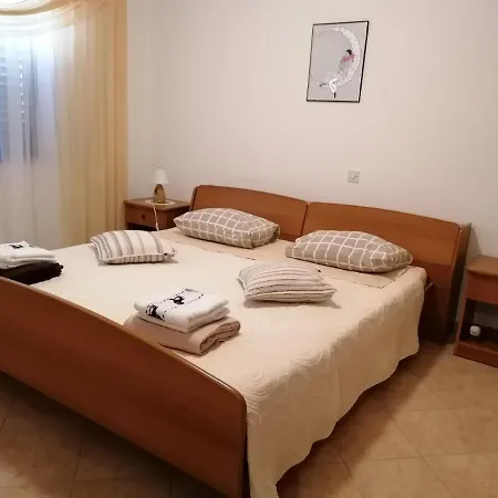 Apartament Mendula *