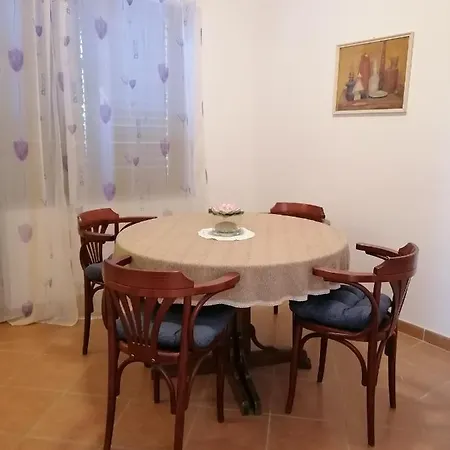 Mendula Apartament *